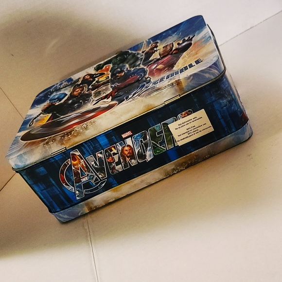 Marvel Avengers Metal Lunch Box - Picture 5 of 5